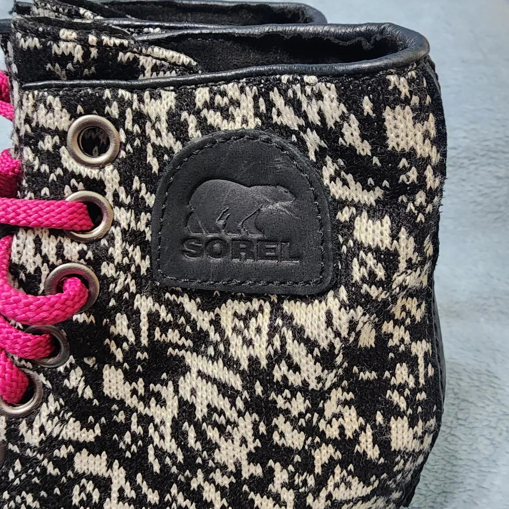 Sorel Women Black Boots with Hot Pink Laces Size 6